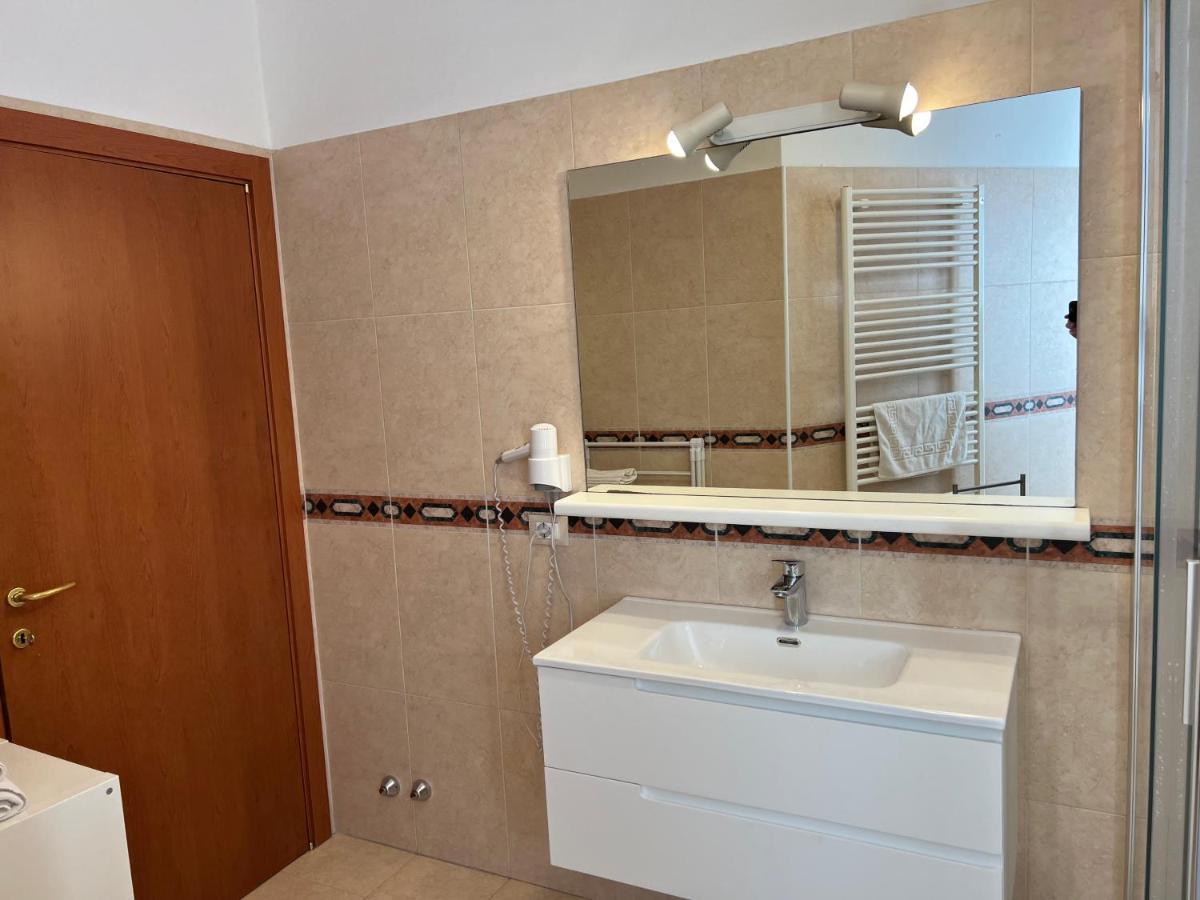 Appartamenti Baia Azzurra 6. Torbole Sul Garda Luaran gambar